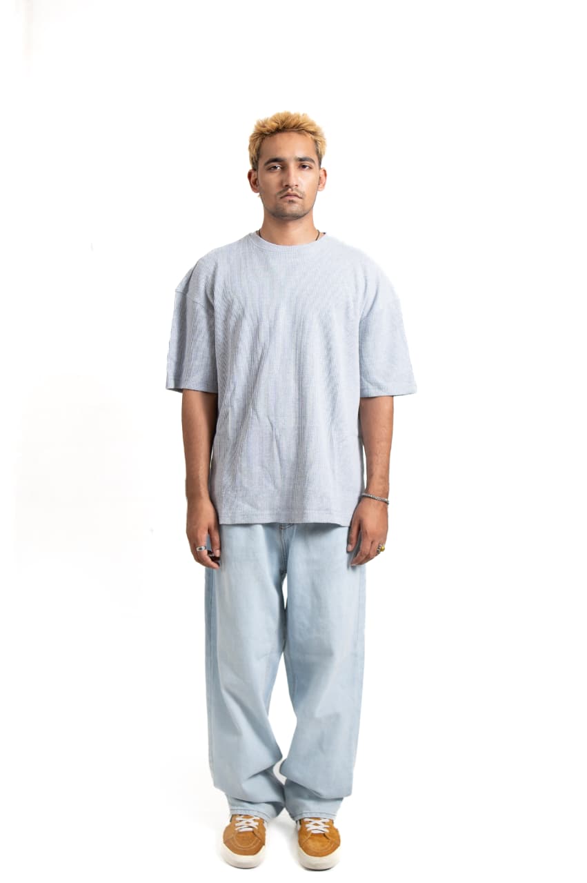 Down shoulder baggy shirt