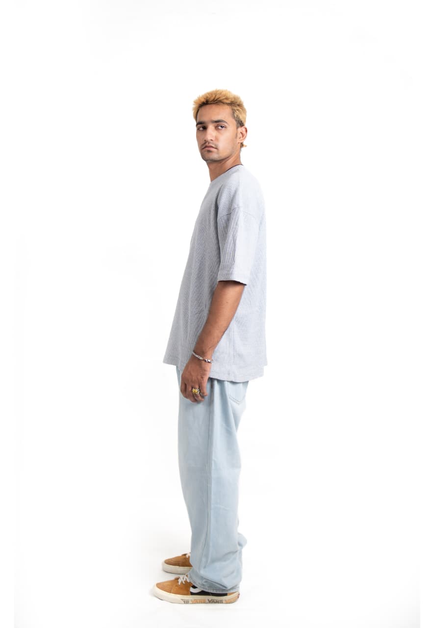 Down shoulder baggy shirt