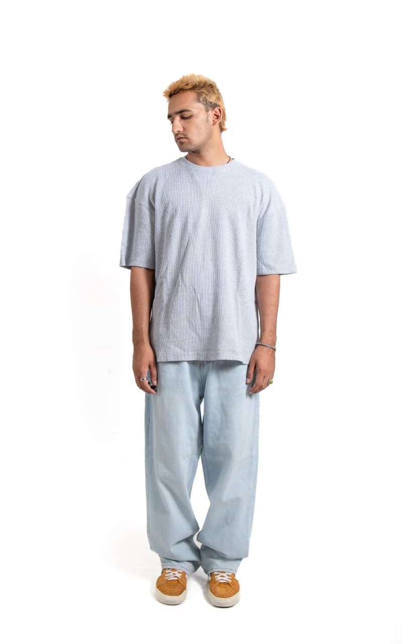 Down shoulder baggy shirt